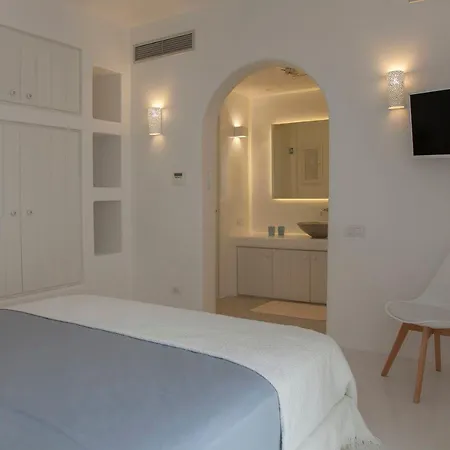 Paros Sleeps 16 Pool Air Con * Parikia (Paros)